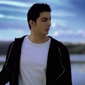دانلود موزیک ویدئو جدید فرزاد فرزین به نام گوشی
